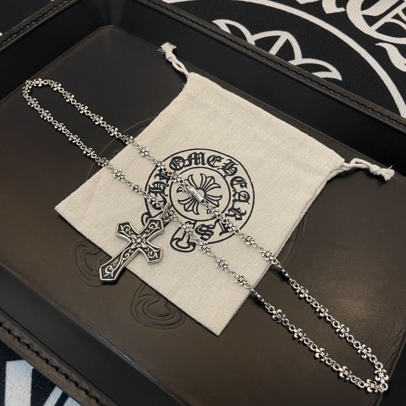 Ch*0me He**ts necklaces
